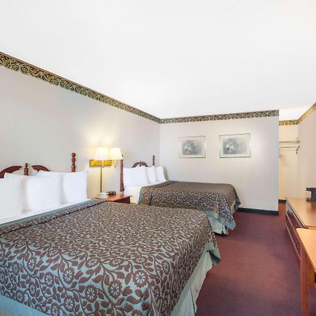 Days Inn By Wyndham Erick Bagian luar foto