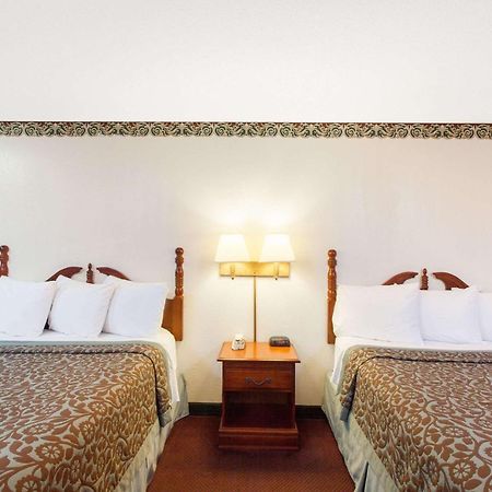 Days Inn By Wyndham Erick Bagian luar foto