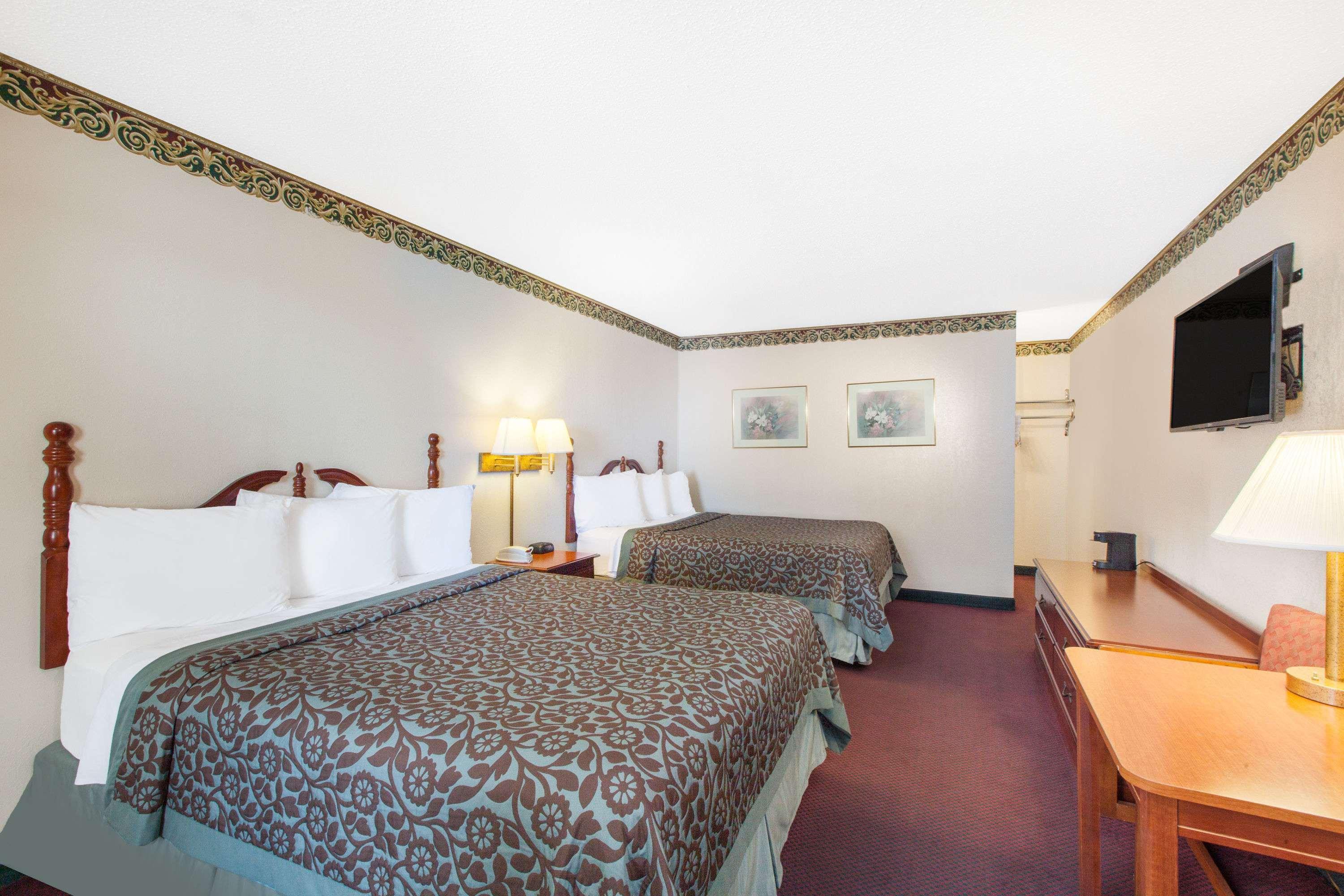 Days Inn By Wyndham Erick Bagian luar foto