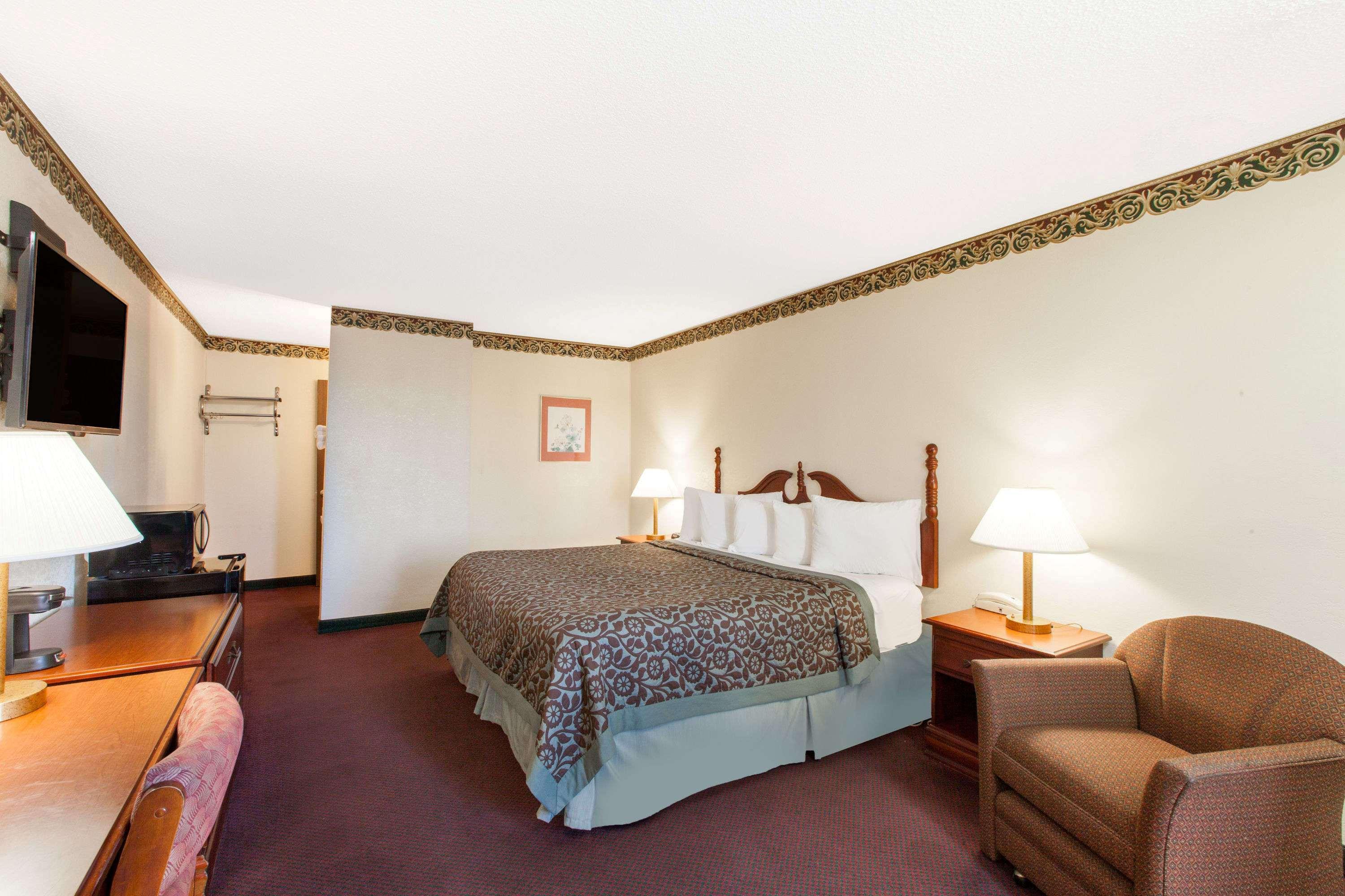 Days Inn By Wyndham Erick Bagian luar foto