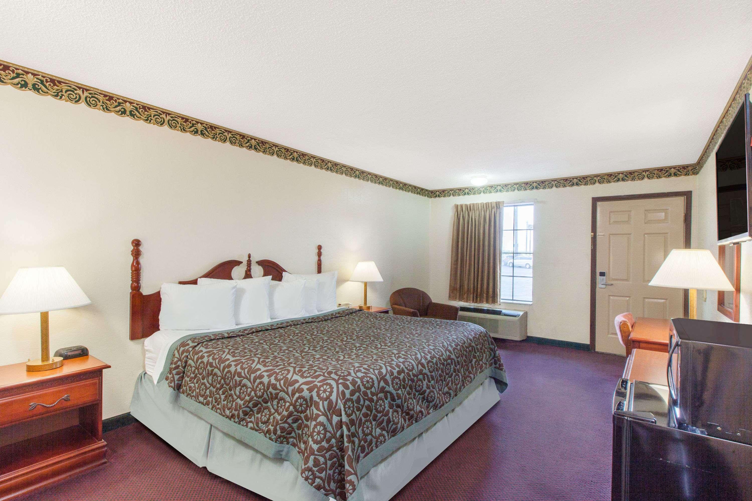Days Inn By Wyndham Erick Bagian luar foto