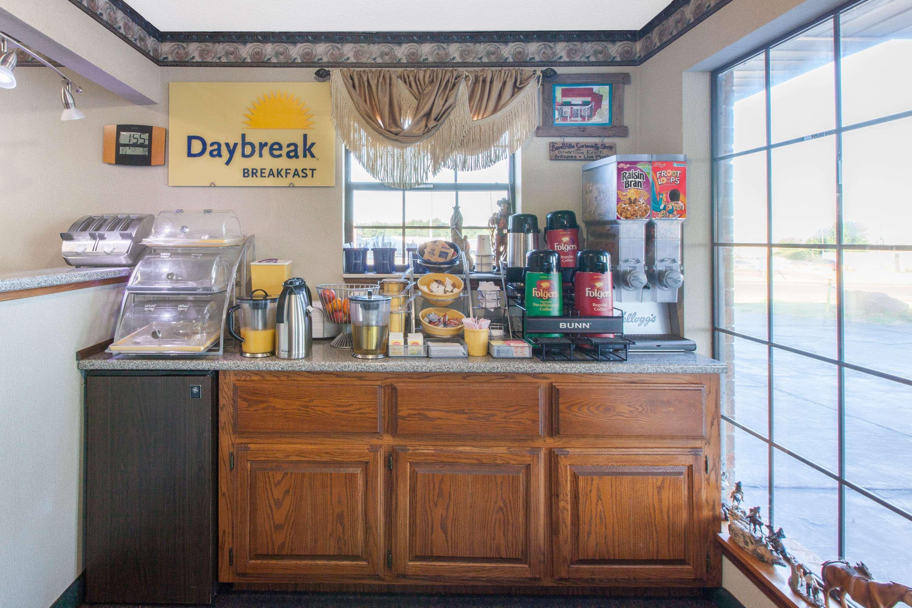 Days Inn By Wyndham Erick Bagian luar foto