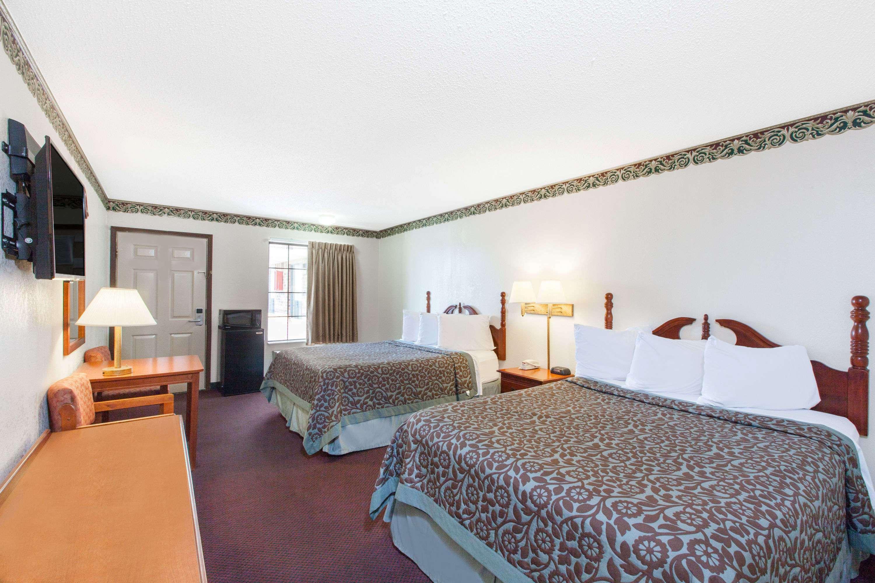 Days Inn By Wyndham Erick Bagian luar foto