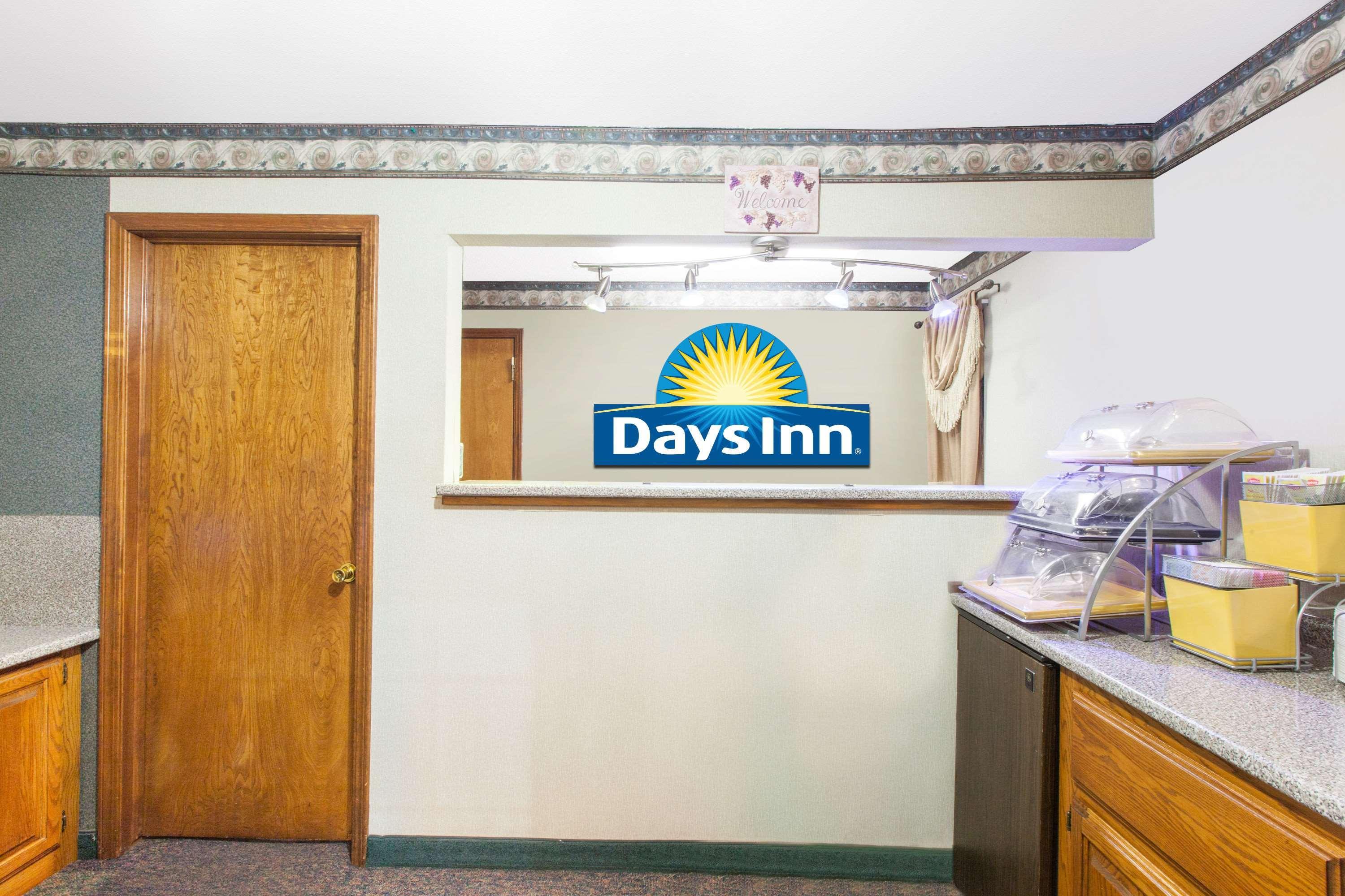 Days Inn By Wyndham Erick Bagian luar foto